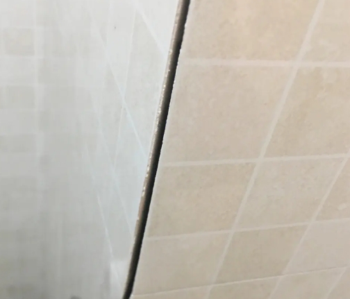 楚雄瓷砖空鼓维修公司分享阳台瓷砖脱落的修复过程可以分为以下几个步骤