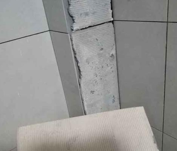 楚雄瓷砖空鼓维修公司分享下厨房瓷砖脱落的补救措施。